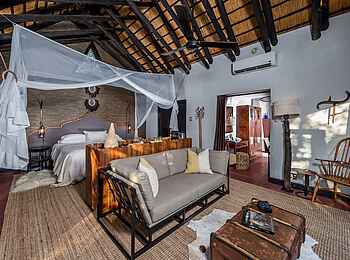 Sabi Sabi Selati Camp: Innenansicht der Luxury Suite Sabi Sabi Selati Camp: Innenansicht der Luxury Suite