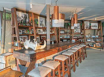 Time + Tide Chinzombo: Bar