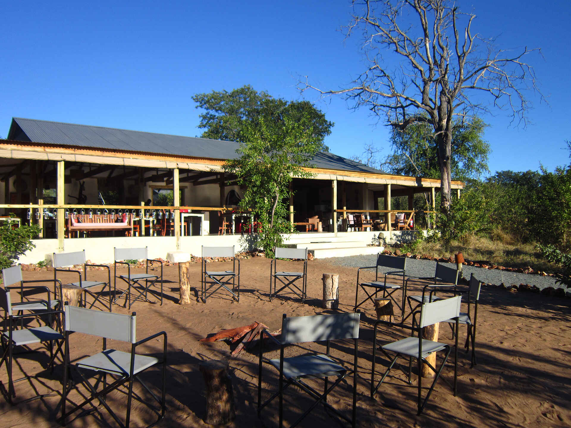 Chobe Elephant Camp: Hauptgebäude und Boma