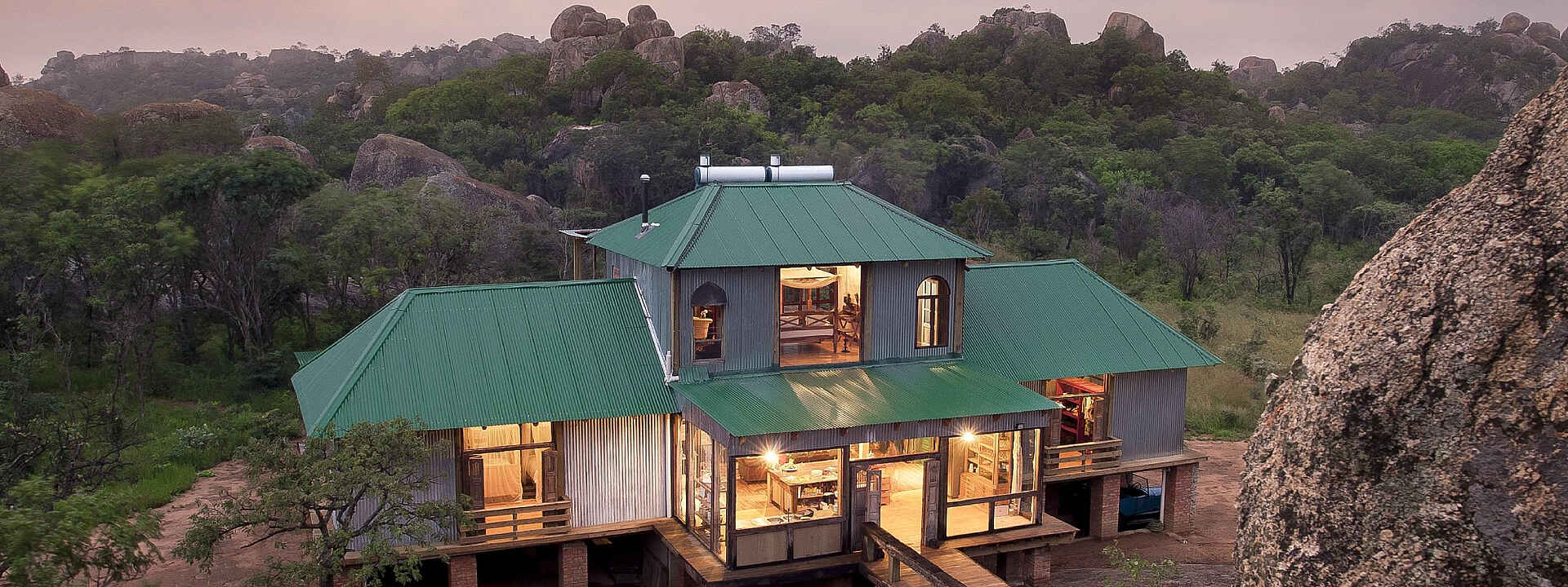 Khayelitshe House: Außenansicht in der Dämmerung