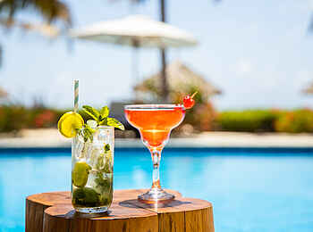 Kisiwa on the Beach: Drinks am Pool