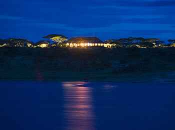 Lake Masek Tented Camp: Abendstimmung in der Lodge
