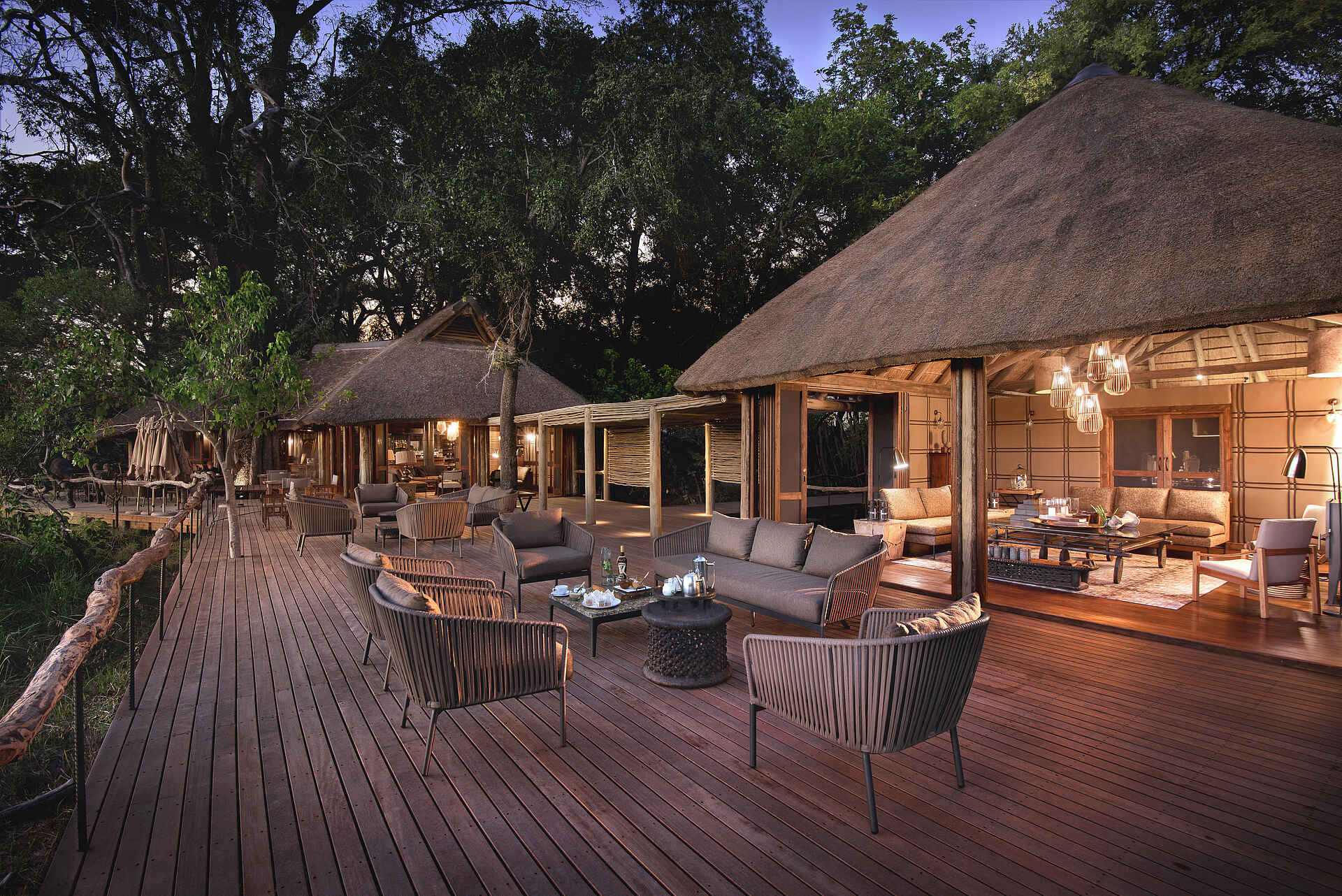Nxabega Okavango Tented Camp: Blick auf die Terrasse