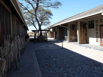 Okaukuejo: Zwischen den Unterkünften