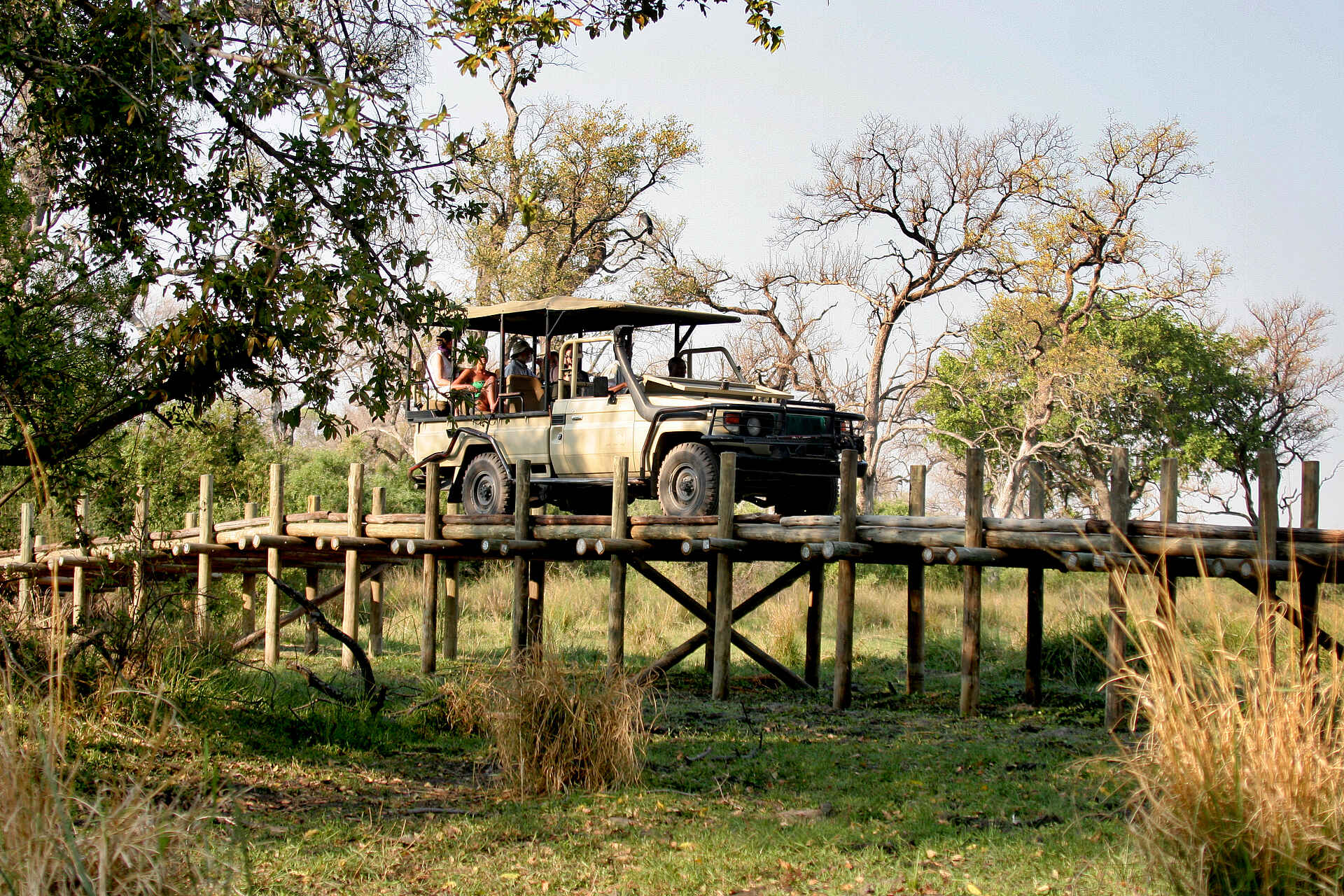 NG 27A, Okavango-Delta, Pom Pom Camp, Xudum River, Brücke, Geländefahrzeug, Moremi Game Reserve