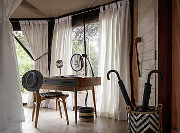 Sanctuary Swala: Der Schreibtisch im Gästezelt