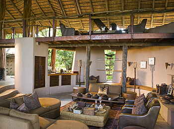 Sandibe Okavango Safari Lodge: Main Lounge Sandibe Okavango Safari Lodge: Main Lounge