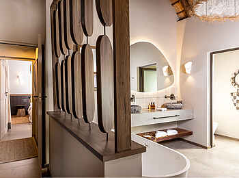 Simbavati Waterside Lodge: Family Suite Blick ins Badezimmer