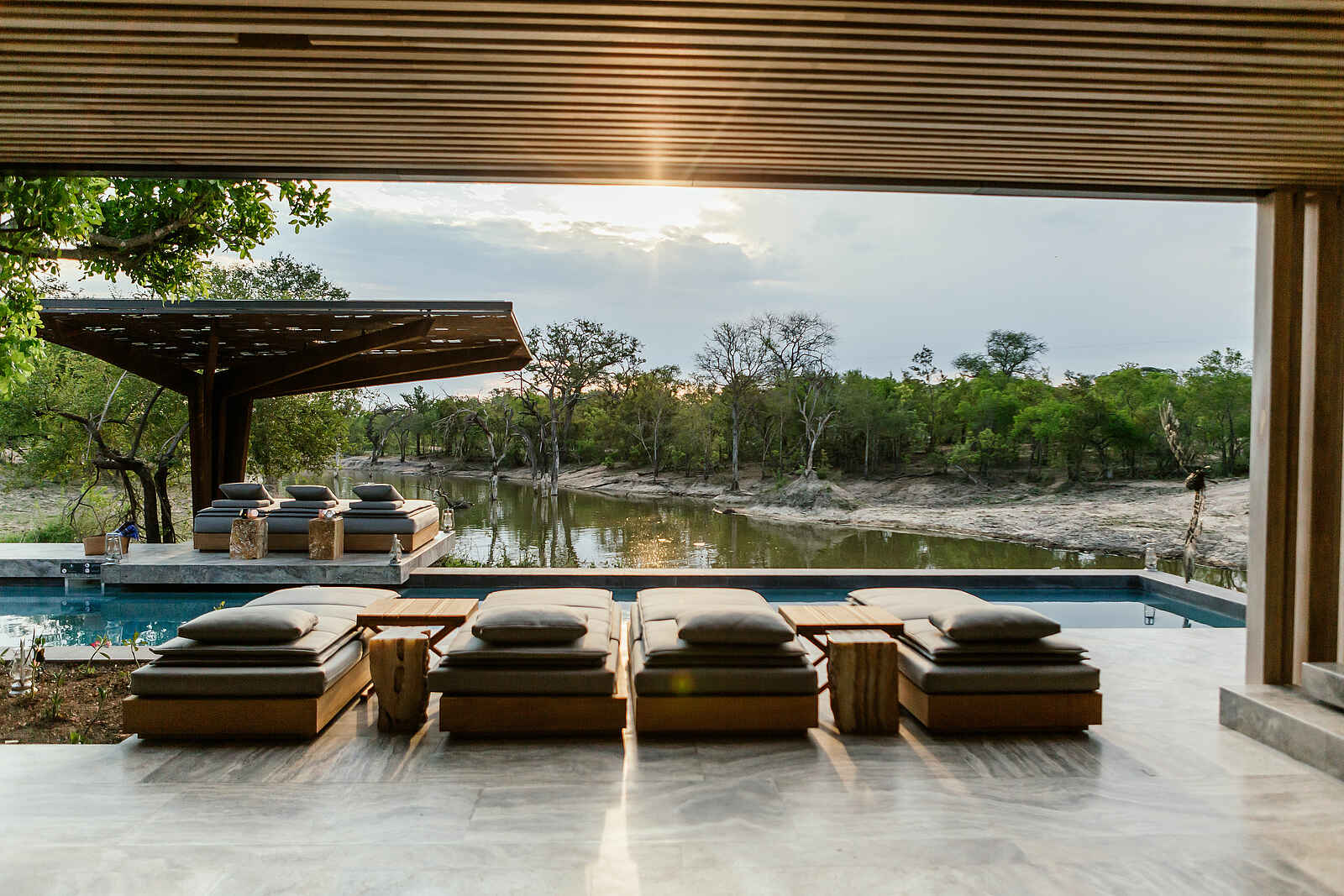 Cheetah Plains Mapogo House: Die Terrasse mit Blick auf den Fluss Cheetah Plains Mapogo House: Die Terrasse mit Blick auf den Fluss