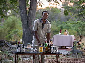 Selinda Explorers Camp: Outdoor-Bar Selinda Explorers Camp: Outdoor-Bar