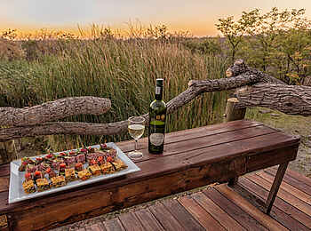 Taleni Etosha Village: Sundowner mit kleinen Snacks Taleni Etosha Village: Sundowner mit kleinen Snacks