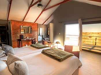 Bagatelle Kalahari Game Ranch: Dune Chalet Bett
