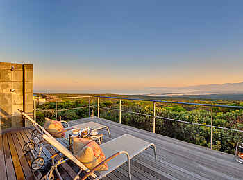 Grootbos Forest Lodge: Terrasse mit Außendusche Grootbos Forest Lodge: Terrasse mit Außendusche