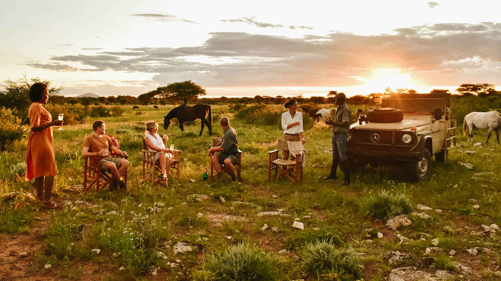 Safari Kambaku Safari Lodge: Sundowner zwischen Pferden