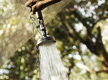 Kitich Camp: Safaridusche Kitich Camp: Safaridusche