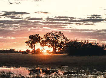 Mbamba: Ein beeindruckender Sonnenuntergang Mbamba: Ein beeindruckender Sonnenuntergang