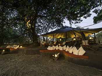 Tena Tena Camp: Hauptzelt und Lounge im Freien