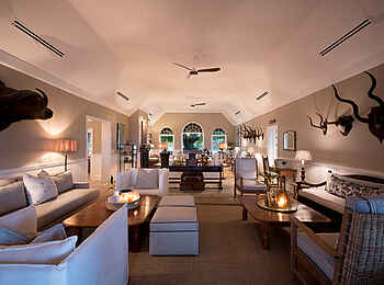 Kirkman's Kamp Lodge: Lounge