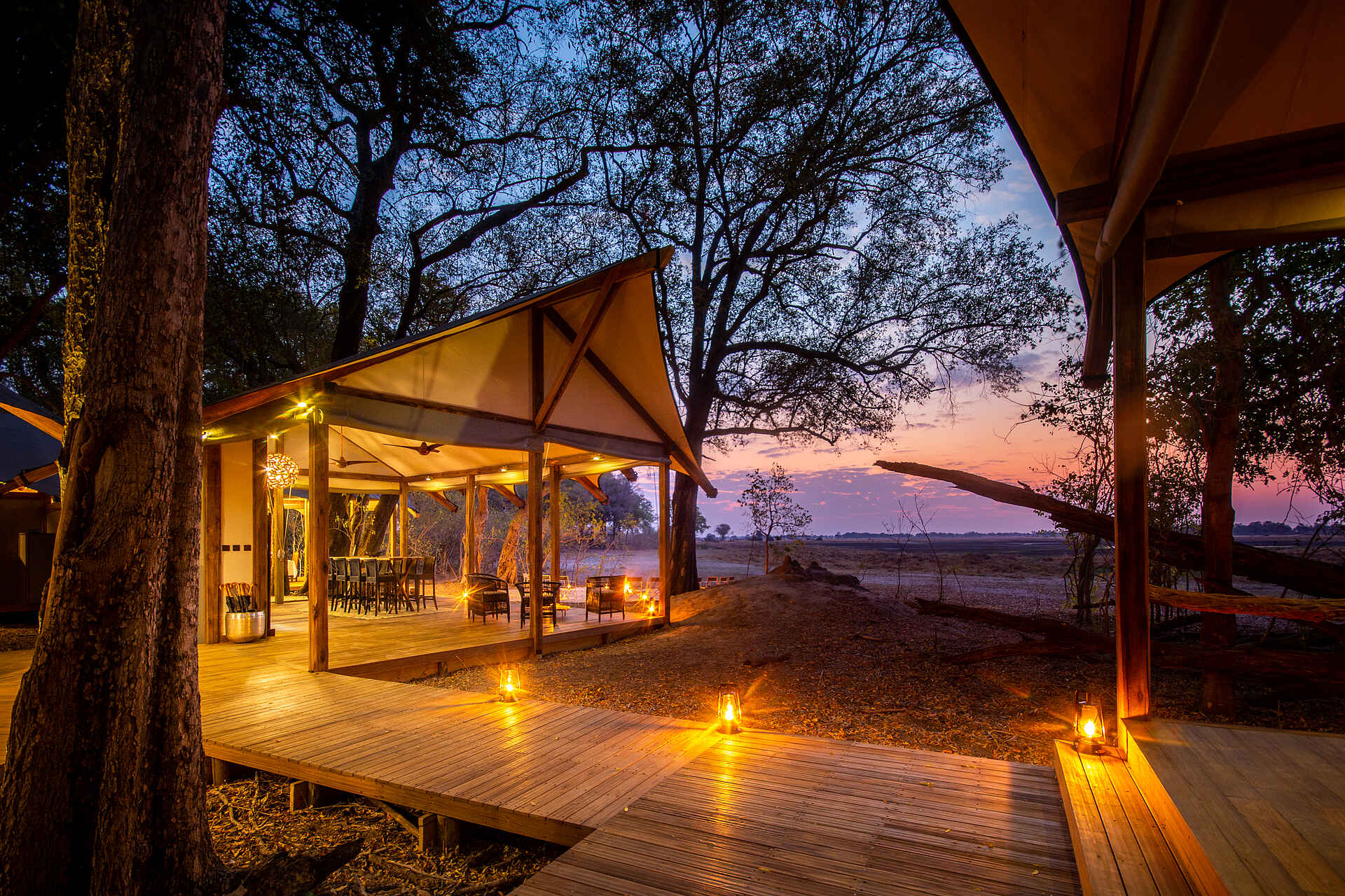 Kwara Camp: Hauptbereich Außenansicht Afrikarma, Afrikarma Safaris, Afrikarma Safaris. Wildnis. Hautnah, Afrikarma.de, Botswana, Kwando Safaris, Kwara, Okawango-Delta, Hauptbereich, Hauptgebäude