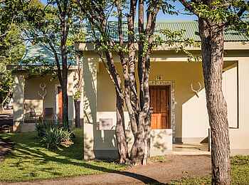 Robins Camp: Eingang zum Chalet Robins Camp: Eingang zum Chalet