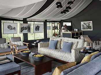 Sanctuary Ngorongoro Crater Camp: Lounge im Hauptbereich