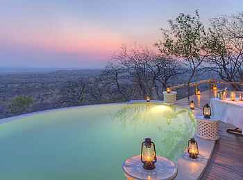 Ikuka Safari Camp: Kerzenschein zum Dinner unter freiem Himmel
