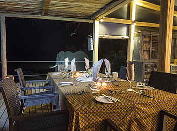 Linyanti Tented Camp: Besuch am Abend
