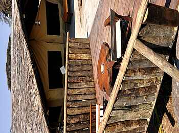 Olduvai Camp: Gästechalet mit privatem Deck