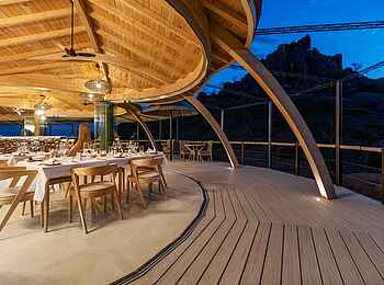 Onduli Ridge Camp: Der Essbereich mit Blick nach draußen