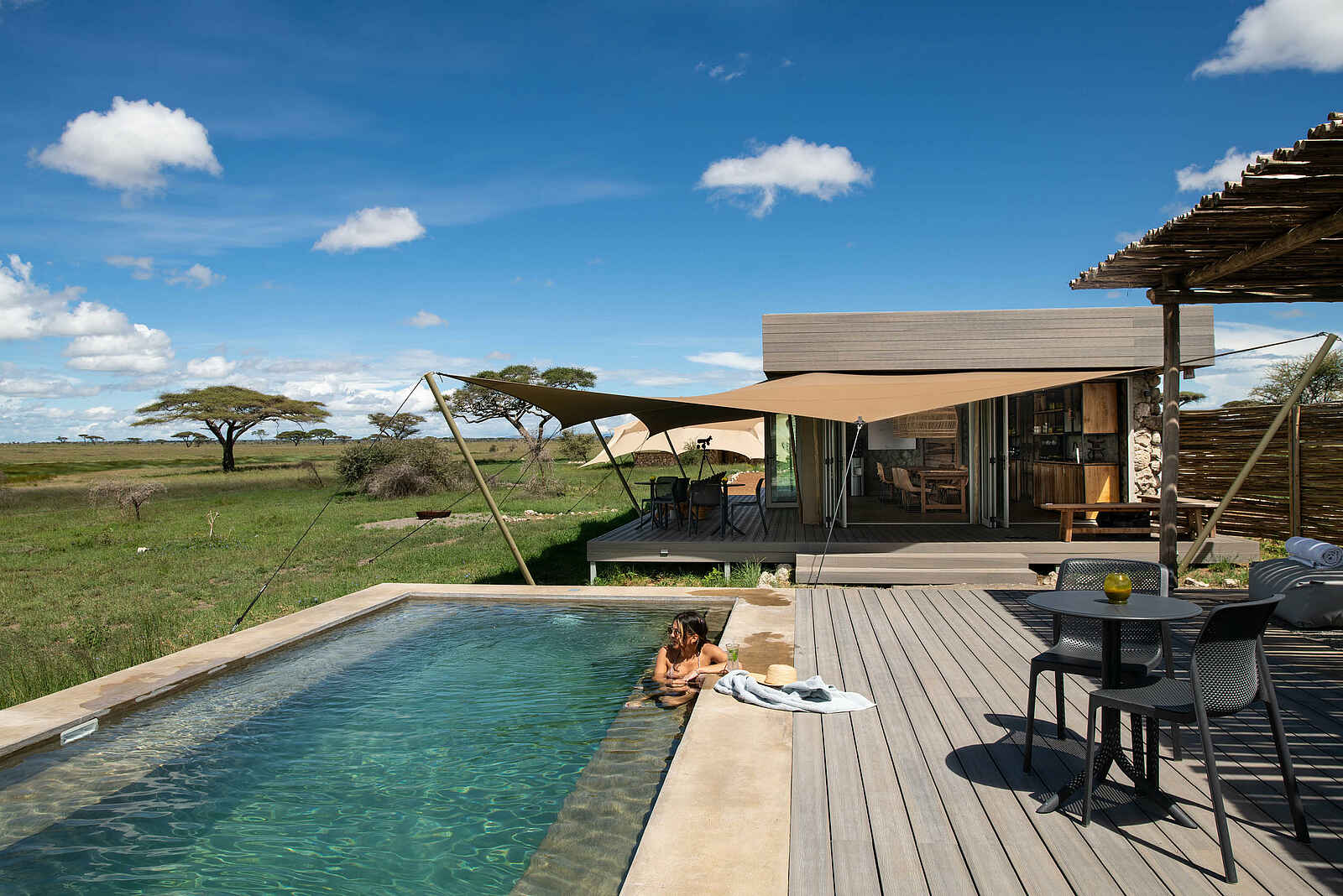 The Retreats at Namiri Plains Camp: Am Pooldeck The Retreats at Namiri Plains Camp: Am Pooldeck