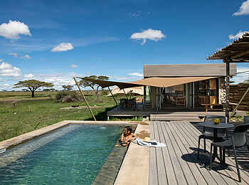 The Retreats at Namiri Plains Camp: Am Pooldeck The Retreats at Namiri Plains Camp: Am Pooldeck