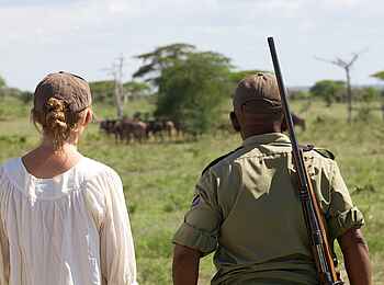 Rufiji River Camp: Safari begleitet von Camp Guide Rufiji River Camp: Safari begleitet von Camp Guide