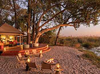 Shinde Footsteps: Blick auf den Fluss Shinde Footsteps: Blick auf den Fluss