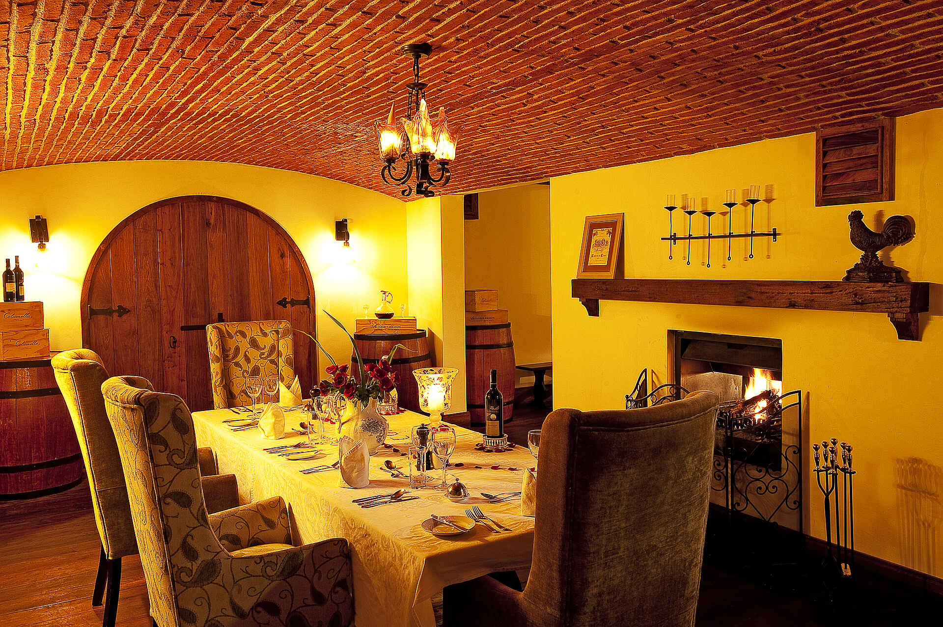 The Manor at Ngorongoro: Dinner im Weinkeller