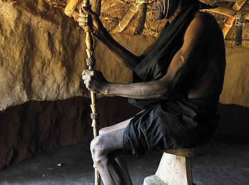 Tsika Island Canoeing Camp: Mann vom Volk der Goba Tsika Island Canoeing Camp: Mann vom Volk der Goba