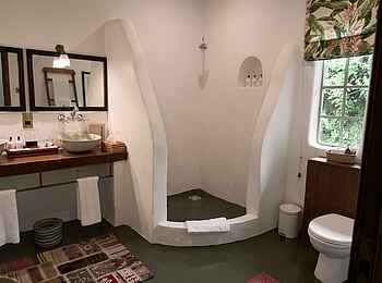 Wilderness Sabyinyo: Angrenzendes Bad im Kinderzimmer des Familien Cottage Wilderness Sabyinyo: Angrenzendes Bad im Kinderzimmer des Familien Cottage