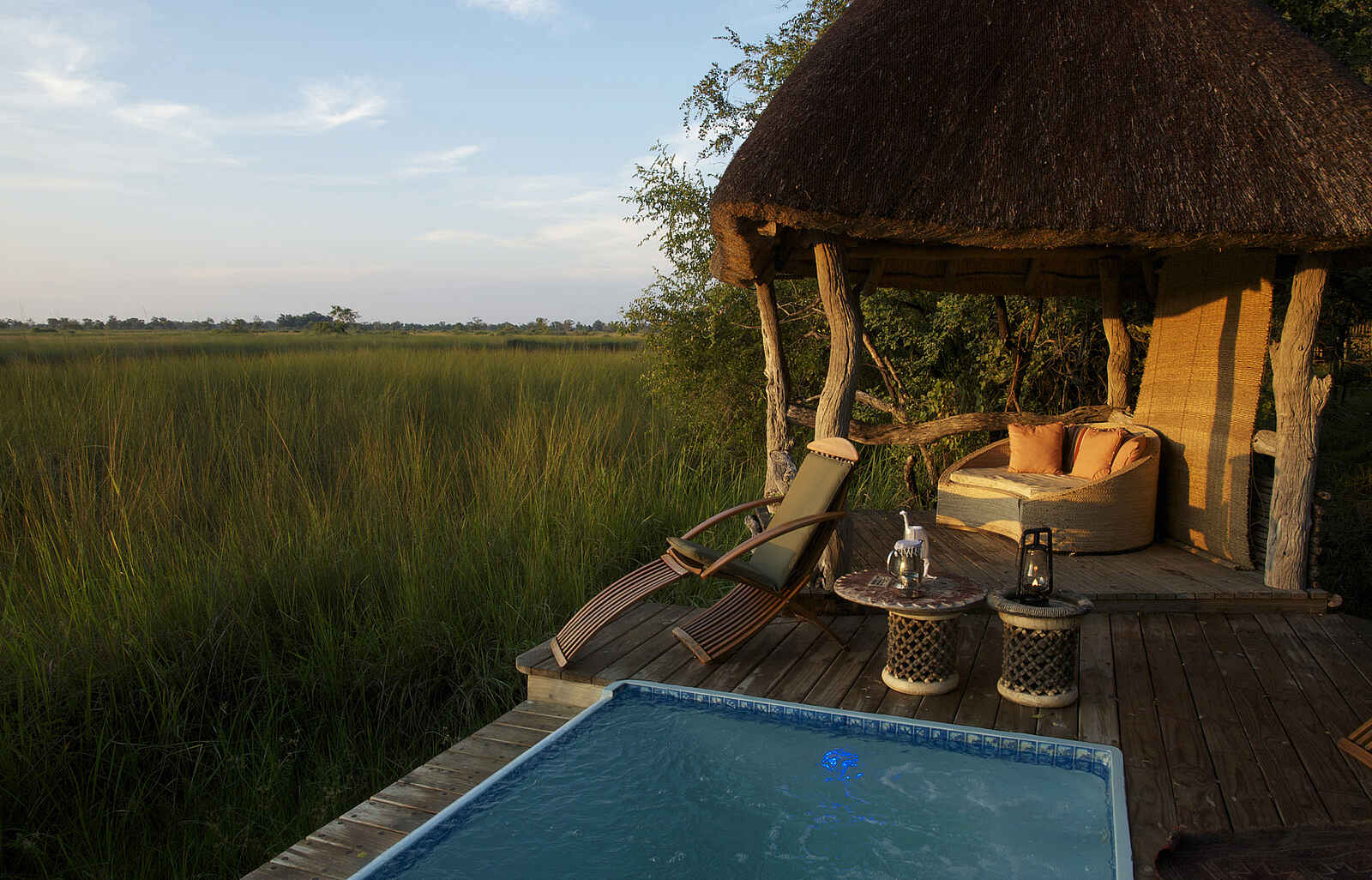 Xakanaxa Camp: Deck und Sala am Plunge Pool Xakanaxa Camp: Deck und Sala am Plunge Pool