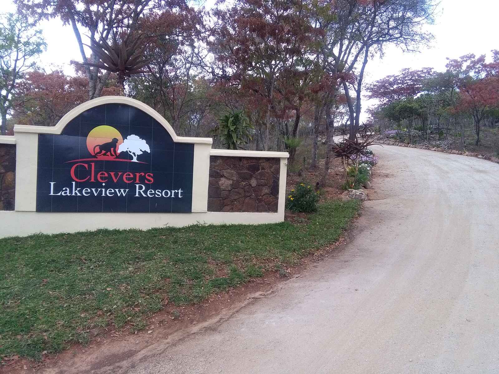 Clever's Lake View Resort: Abzweig zum Resort Clever's Lake View Resort: Abzweig zum Resort