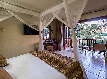 David Livingstone Safari Lodge: Blick vom Bett in die Landschaft David Livingstone Safari Lodge: Blick vom Bett in die Landschaft