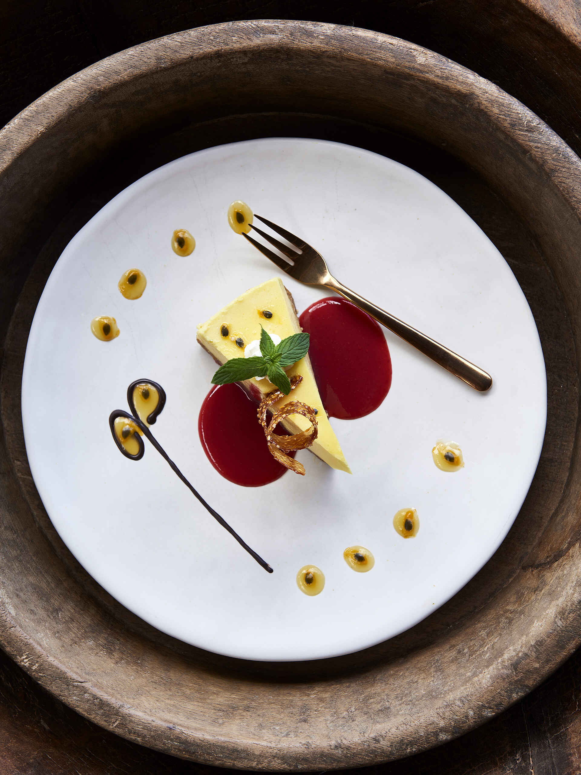 Friedkin Conservation Fund, Legendary Expeditions, Legendary Mwiba Lodge, Mwiba Wildlife Reserve, Afrikarma, Afrikarma Safaris, Afrikarma Safaris. Wildnis. Hautnah., Afrikarma.de, Essen, Mahlzeiten, Trinken, Dessert, Käsekuchen, Käseplatte, Passionsfrucht