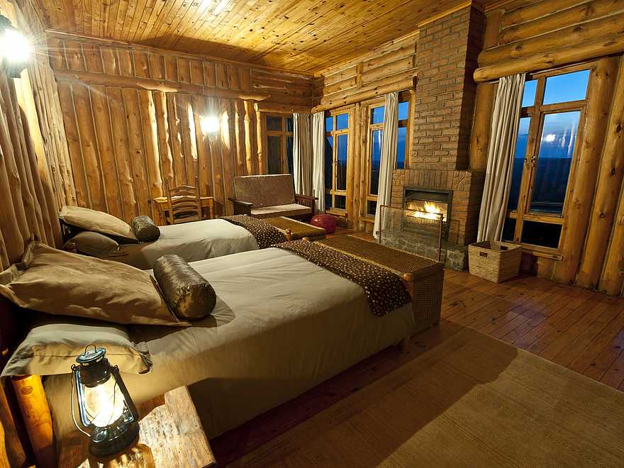 Chelinda Lodge: Schlafzimmer mit Kamin Chelinda Lodge: Schlafzimmer mit Kamin
