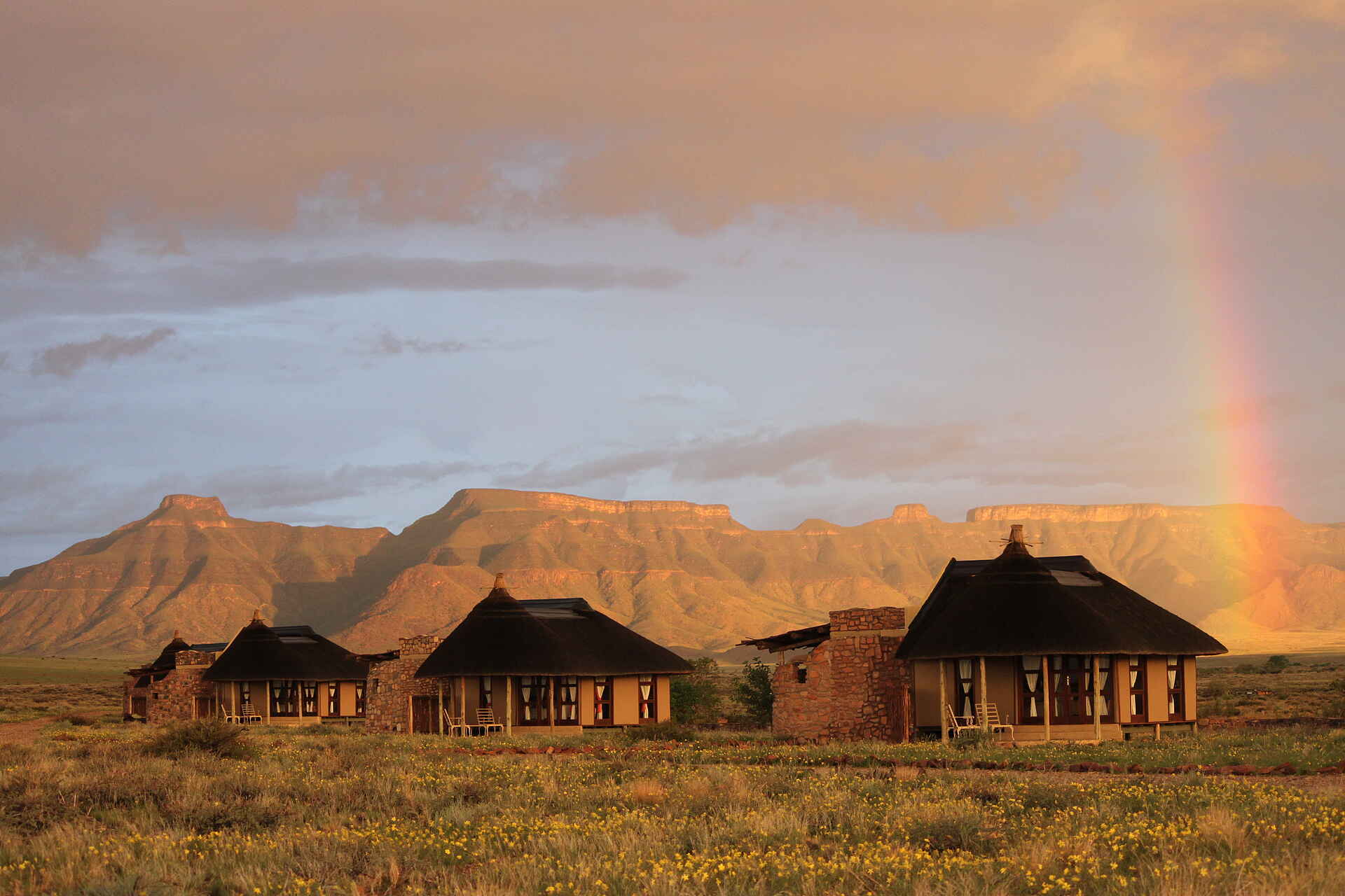 Dünen, Hoodia Desert Lodge, Namib, Namib-Naukluft, Sesriem, Sossusvlei, Wüste, Gästechalet, Landschaft, Regenbogen, Afrikarma, Afrikarma Safaris, Afrikarma.de