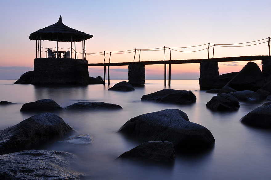 Kaya Mawa: Aussichtspavillon im See Kaya Mawa: Aussichtspavillon im See