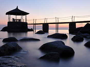 Kaya Mawa: Aussichtspavillon im See