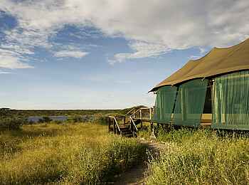 Lake Masek Tented Camp: Pfad zu den Gästezelten