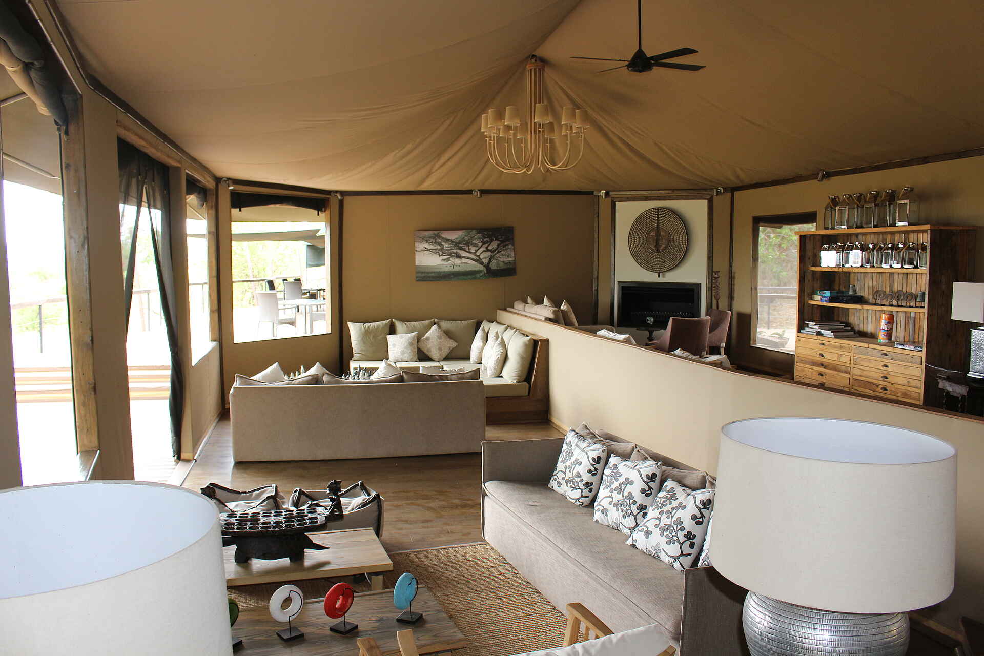 lemala kuria hills, lemala kuria hills bilder, lemala kuria hills lodge, serengeti safari, hauptgebäude, main area, main lounge