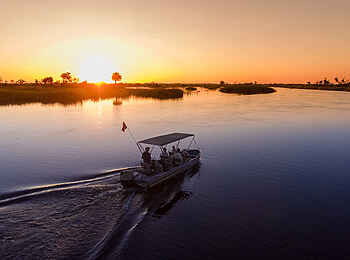 Little Vumbura: Bootsfahrt zum Sonnenuntergang Little Vumbura: Bootsfahrt zum Sonnenuntergang