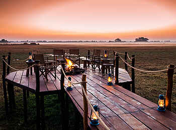 Mukambi Busanga Plains Camp: Das Lagerfeuer ist bereit Mukambi Busanga Plains Camp: Das Lagerfeuer ist bereit