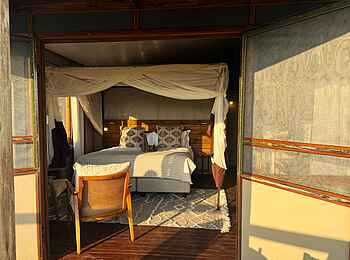 Setari Treehouse: Blick ins Gästezelt Setari Treehouse: Blick ins Gästezelt
