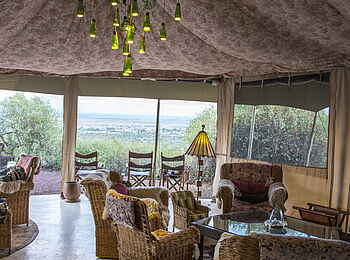 Shu'mata Camp: Sitzgelegenheiten Vintage Corner Shu'mata Camp: Sitzgelegenheiten Vintage Corner